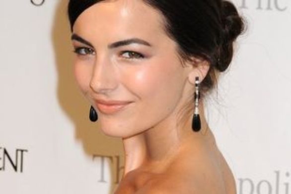 Camilla Belle w sukni Yves Saint Laurent