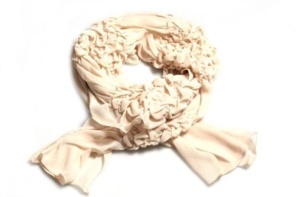 Marszczony szal z krepy
