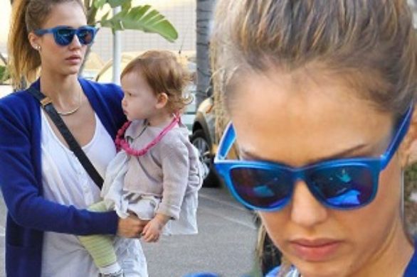Jessica Alba w sneakersach