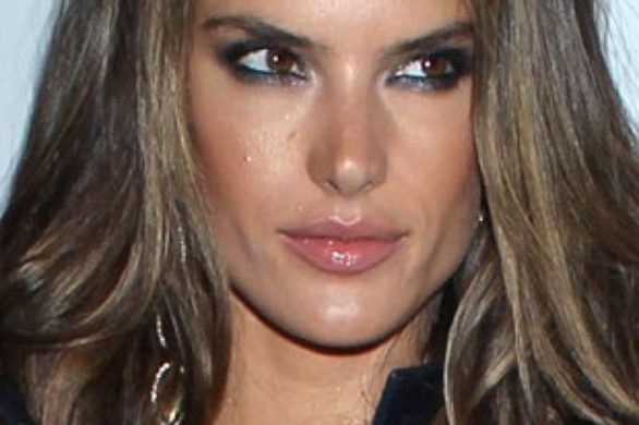 Alessandra Ambrosio w odważnej sukience Alexandre Vauthier