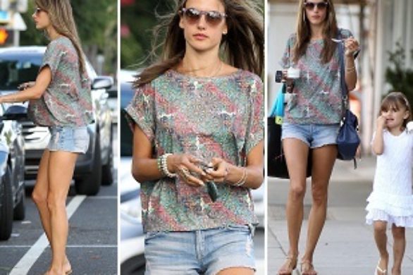 Alessandra Ambrosio w jeansowych szortach