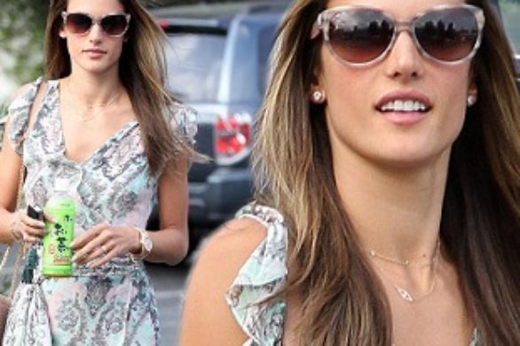 Alessandra Ambrosio w letniej sukience