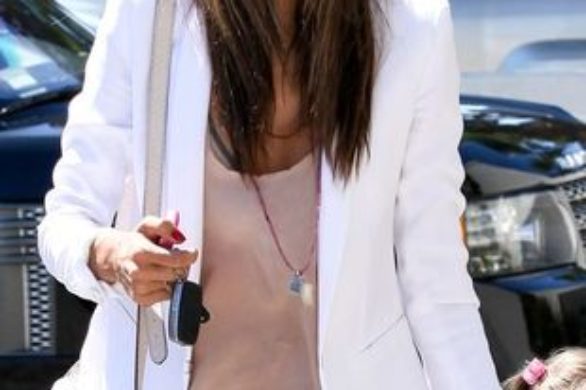 Alessandra Ambrosio w seksownych szortach (FOTO)