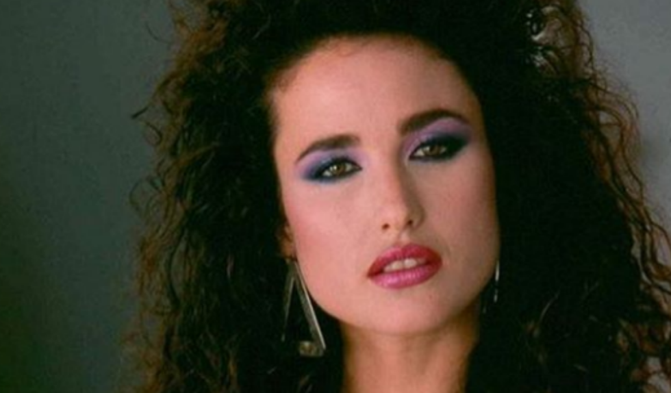 Olśniewająca 60-letnia Andie MacDowell przyćmiła wszystkie modelki na PFW Olśniewająca 60-letnia Andie MacDowell przyćmiła wszystkie modelki na PFW