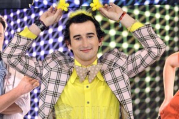 Żółty na polskich salonach