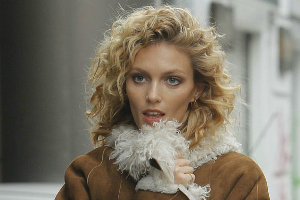 Anja Rubik cała w cekinach. Ta sukienka stanie się hitem karnawału?