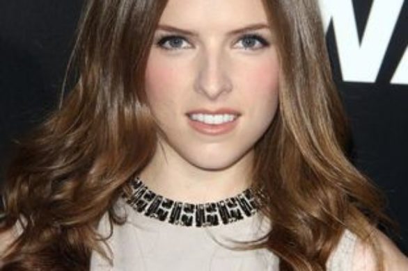 Anna Kendrick w ​​Elie Saab (FOTO)