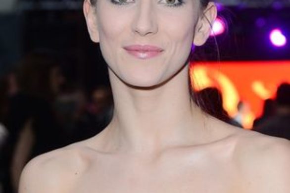 Anna Bosak w szafirowej sukience marki Rina Cossack