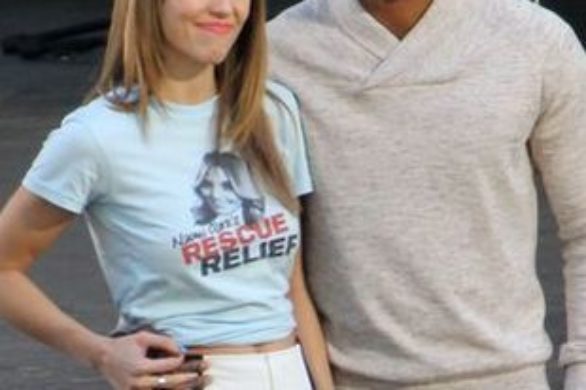 AnnaLynne McCord w fantazyjnej spódnicy od Kelly Wearstler