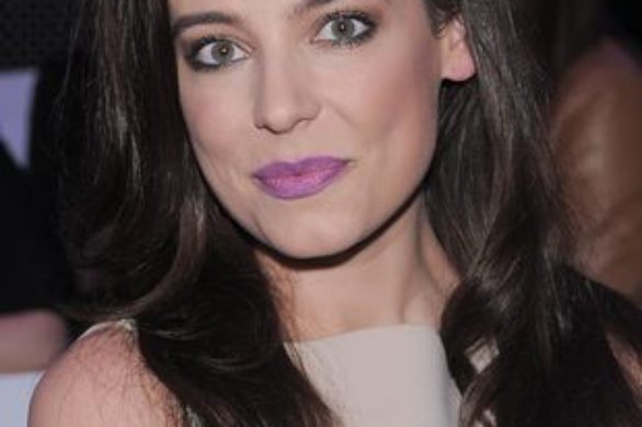 Anna Mucha – pastele plus fioletowa szminka (FOTO)