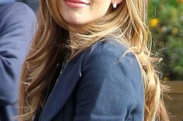 AnnaLynne McCord w żakiecie z baskinką (FOTO)