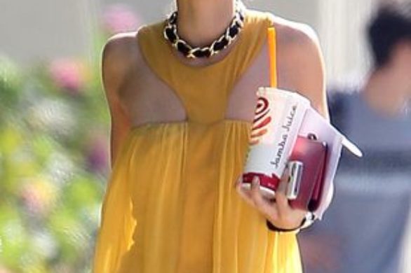AnnaLynne McCord ukrywa ciało pod szeroką sukienką