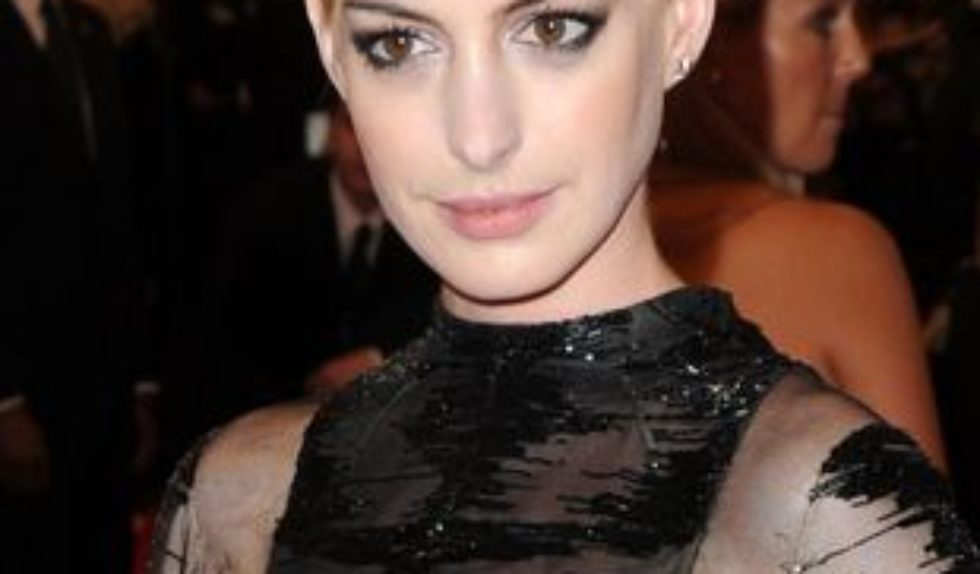 Anne Hathaway w wersji blond! (FOTO) Anne Hathaway w wersji blond! (FOTO)