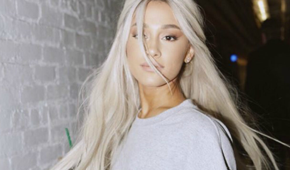 OMG! Ariana obcięła swoje przepiękne włosy! Zobacz, jak wygląda w nowej fryzurze OMG! Ariana obcięła swoje przepiękne włosy! Zobacz, jak wygląda w nowej fryzurze
