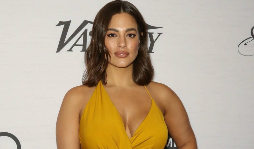 Nikt nie nosił jeansowej kurtki w ten sposób. Ashley Graham wie co jest modne