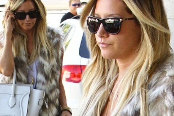 Ashley Tisdale w futrzanej kamizelce i szortach