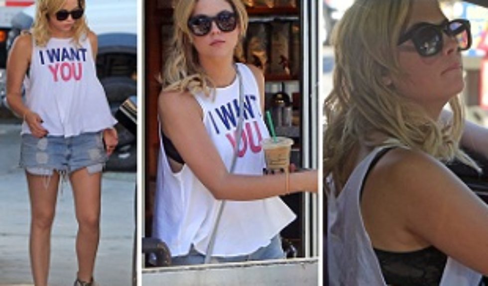 Ashley Benson w jeansowych szortach Ashley Benson w jeansowych szortach