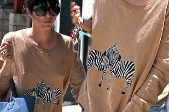 Selma Blair w swetrze z zebrami