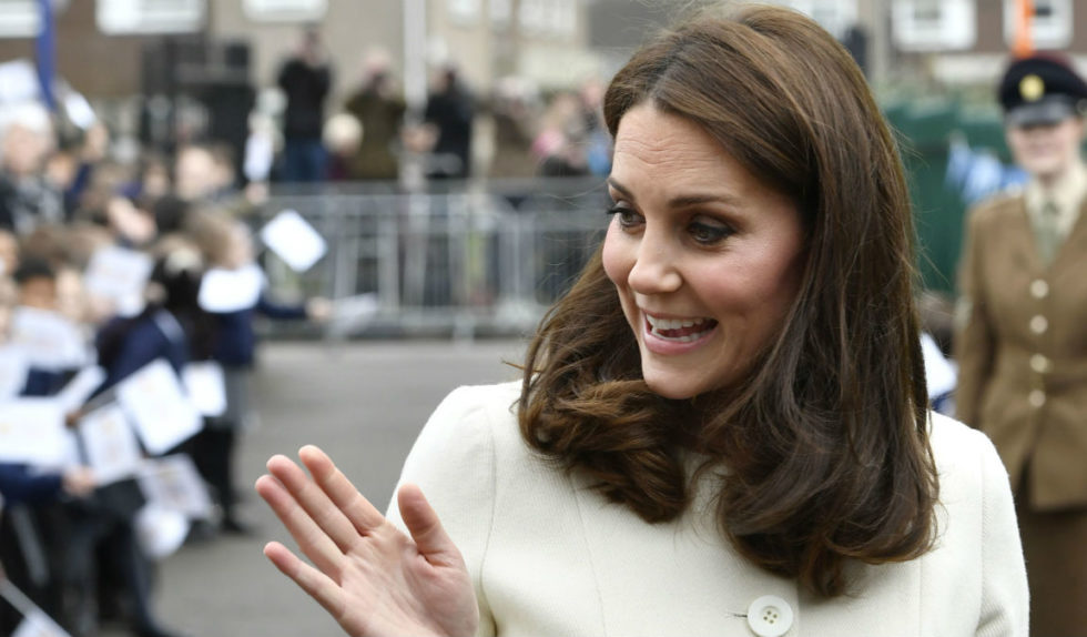 Nikt nie miał pojęcia, że księżna Kate Middleton ukrywa na głowie ogromną bliznę Nikt nie miał pojęcia, że księżna Kate Middleton ukrywa na głowie ogromną bliznę