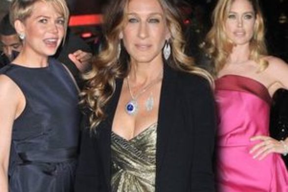 Kreacje gwiazda na gali Blue Book Ball (FOTO)