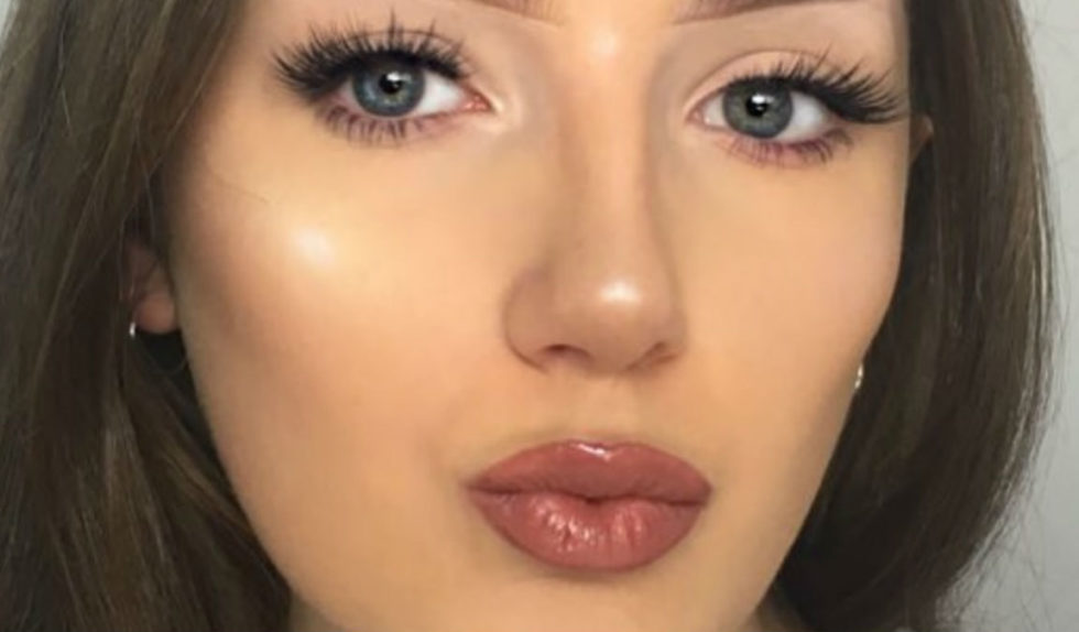 Niebiańskie brwi w kształcie aureoli. Trend, który przerósł nasze oczekiwania Niebiańskie brwi w kształcie aureoli. Trend, który przerósł nasze oczekiwania