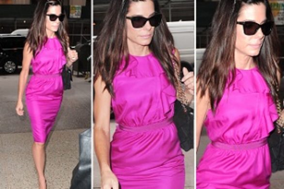 Sandra Bullock w fuksjowej sukience (FOTO)