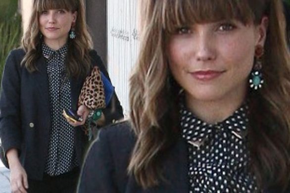 Sophia Bush w koszuli w groszki