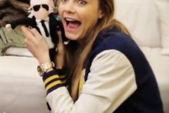Jakie skarby ma w swojej torebce Cara Delevingne (VIDEO)