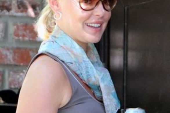 Katherine Heigl w plisowanej spódnicy (FOTO)