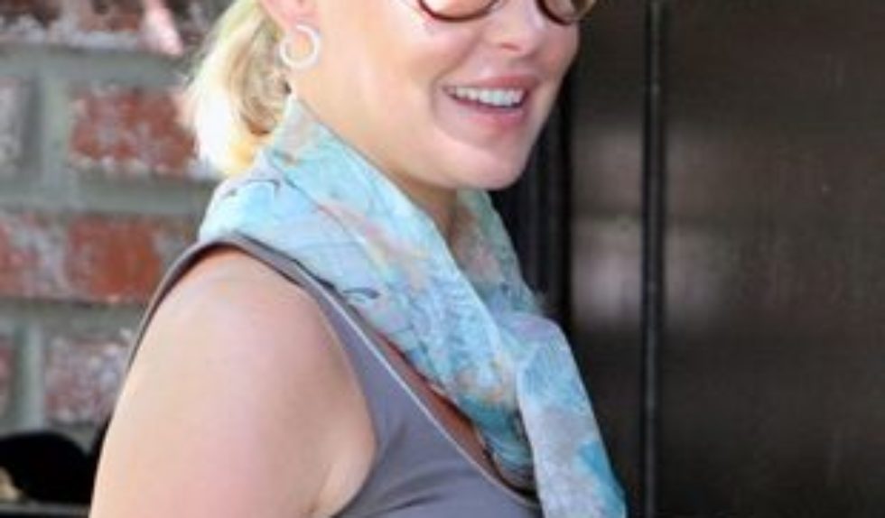 Katherine Heigl w plisowanej spódnicy (FOTO) Katherine Heigl w plisowanej spódnicy (FOTO)
