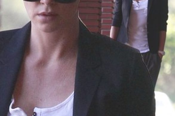 Charlize Theron w szpilkach od Camilli Skovgaard (FOTO)