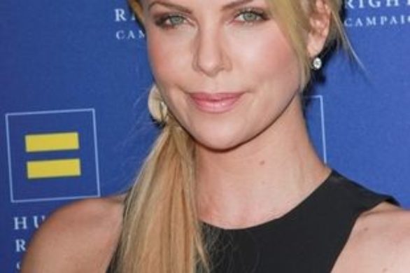 Charlize Theron cała w czerni