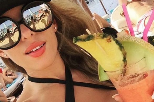 Ewa Chodakowska chwali się powiększonym biustem w stroju kąpielowym (FOTO)