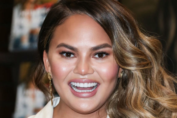 Hejterzy krytykują nową fryzurę Chrissy Teigen. Pogrubia jej twarz?