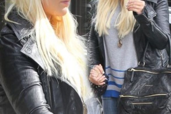Co Christina Aguilera chowa pod czapką? (FOTO)