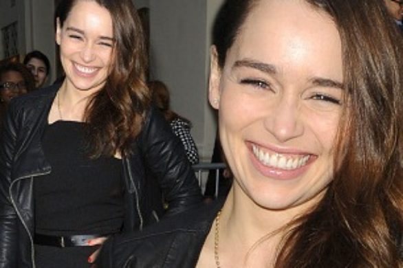 Emilia Clarke w czerni