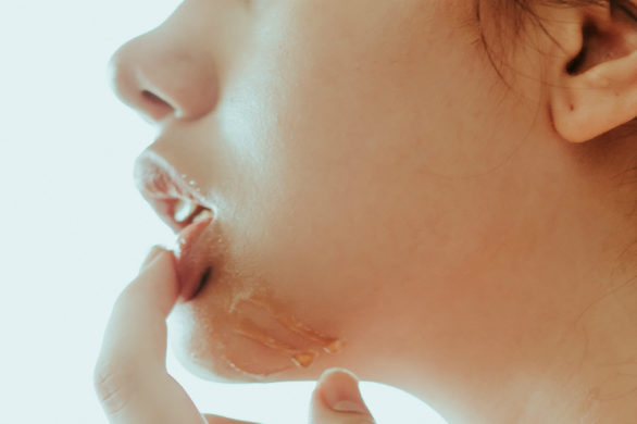 Wszystko co powinnaś wiedzieć na temat usuwania włosków, które rosną nad ustami