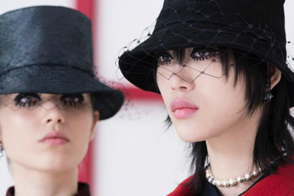 Czy pamiętasz, kto nosił podobny, bardzo charakterystyczny makijaż? Teraz wraca!