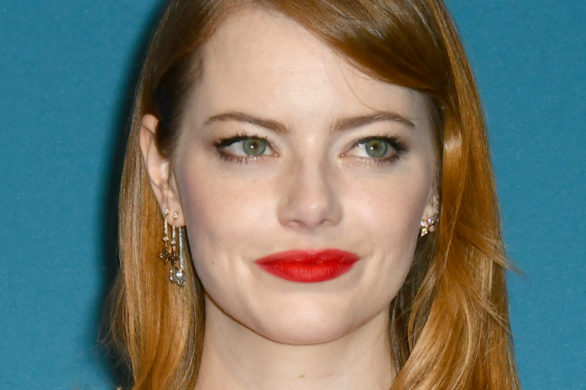 Emma Stone jest idealnym przykładem tego, jak powinno się nosić czerwoną szminkę