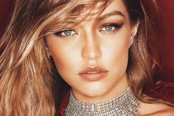 Gigi Hadid w staromodnej fryzurze i mocnej, czerwonej szmince żegna 2018 rok