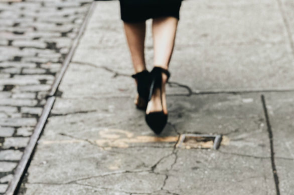 Pamiętacie ten dziwny model szpilek? Wrócił do mody i wyprzedał się w Top Shopie