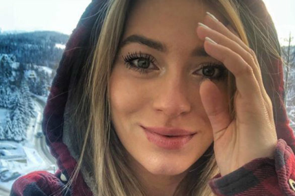 Marcelina Zawadzka pozuje w czarnych lokach mówiąc, że to jej wymarzona fryzura