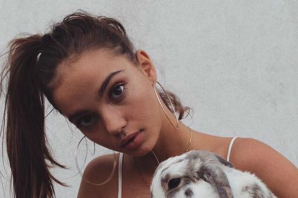 Modelka twierdzi, że problemy z trądzikiem rozpoczął u niej… olej kokosowy!