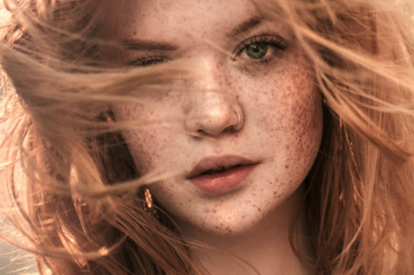 Nowy internetowy hit, czyli jak zrobić naturalne piegi z pomocą jednego produktu