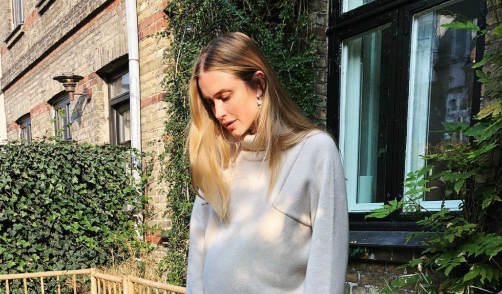 Trend na jedwabne spódnice wraca! Dokładnie takie, jakie nosiła Carrie Bradshaw Trend na jedwabne spódnice wraca! Dokładnie takie, jakie nosiła Carrie Bradshaw