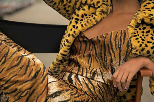 Ta sukienka w zwierzęcy motyw cieszy się sporym zainteresowaniem na instagramie