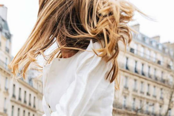 Niepozorna sukienka z Zary wyprzedała się na pniu. Za co kobiety ją pokochały?