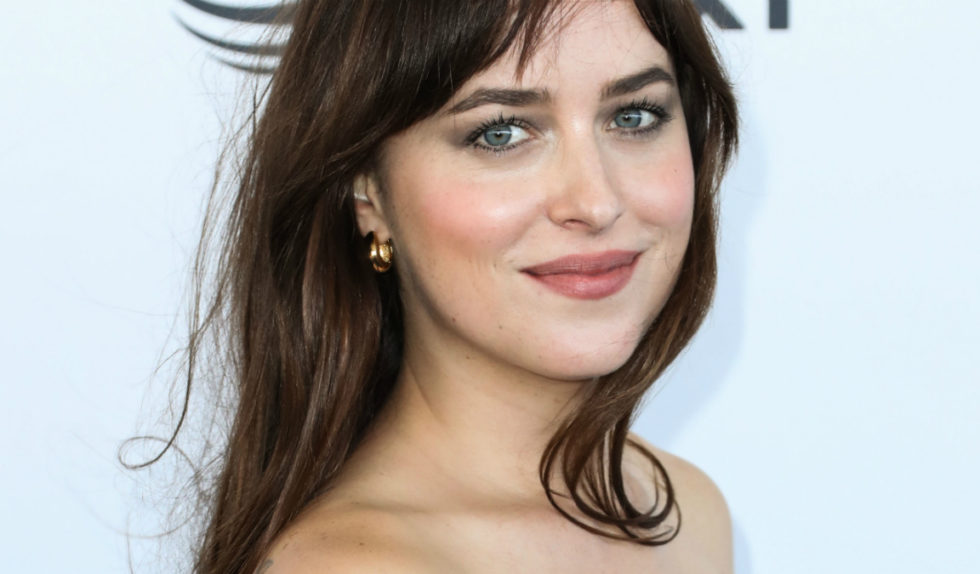Dakota Johnson zwierza się z problemów ze zdrowiem, które niszczą jej życie Dakota Johnson zwierza się z problemów ze zdrowiem, które niszczą jej życie
