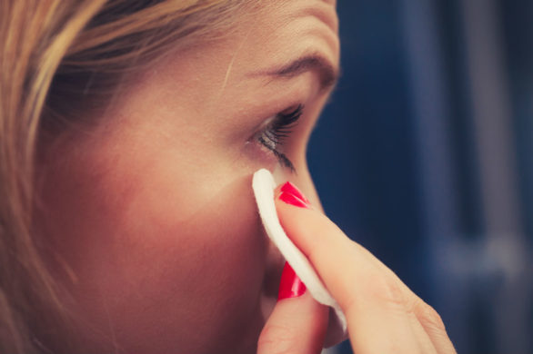 Rażące błędy, która NA PEWNO popełniasz przy demakijażu!