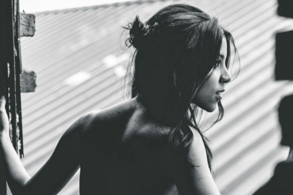 Pożegnaj się z maszynką! Depilacja woskiem – wszystko, co musisz wiedzieć